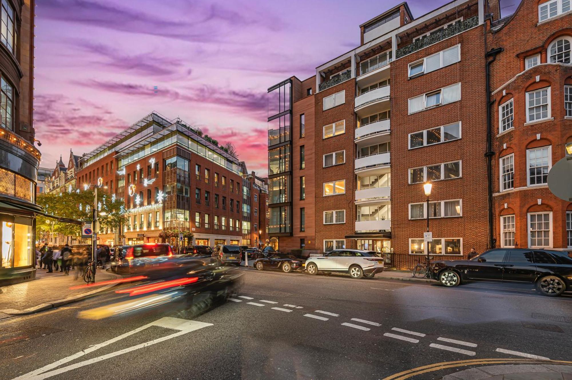 Modern Knightsbridge Ground Floor Apartment With Ac Steps Away From Harrods Appartement